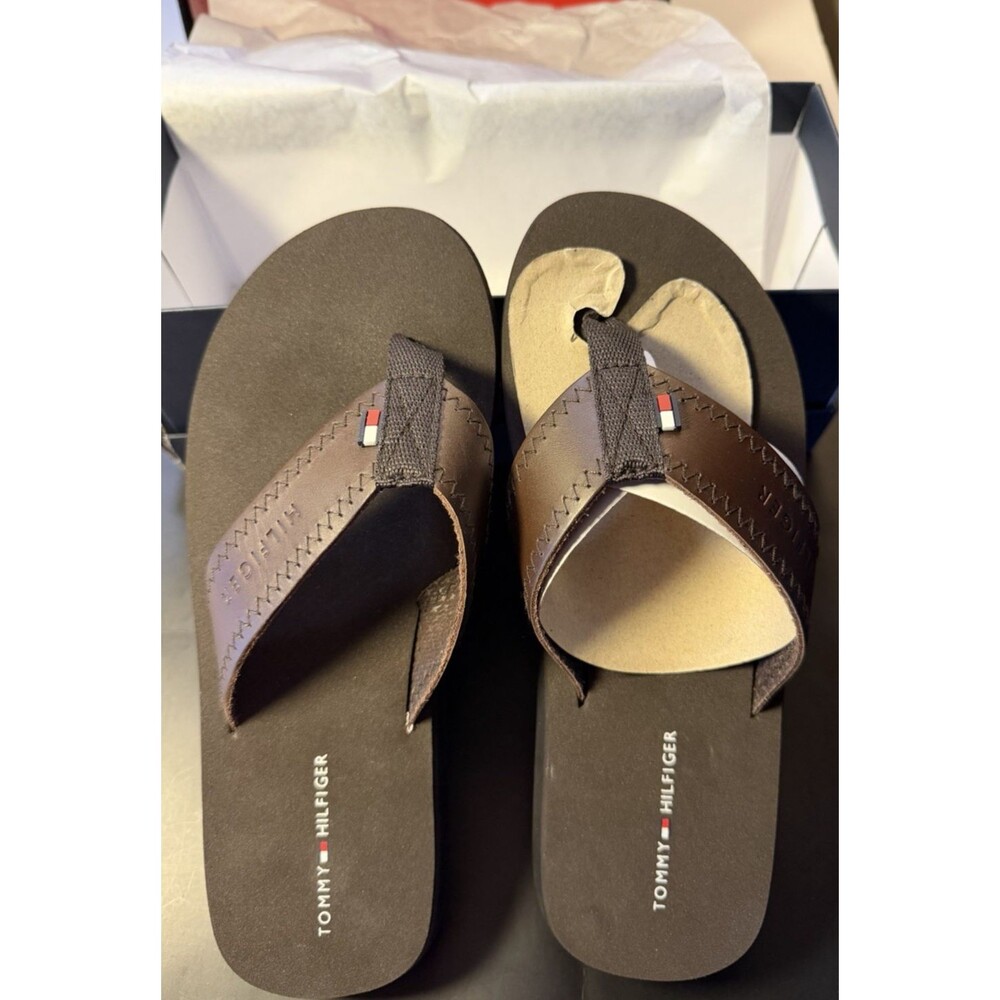 New Tommy Hilfiger Mens Clemons Thong Sandal Size 6M Brown Faux Leather Flexible